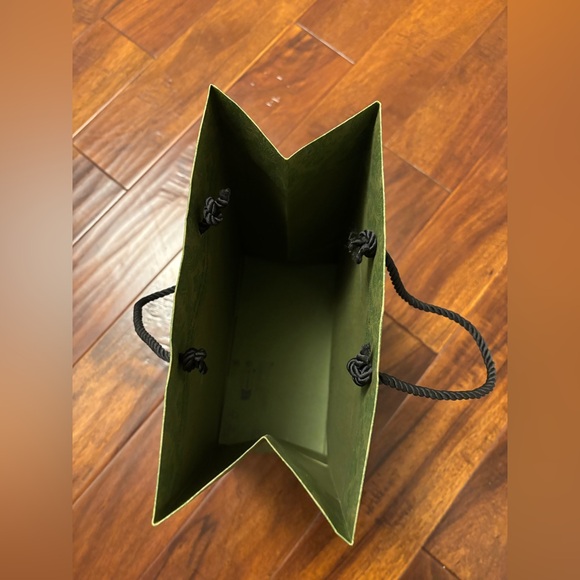 Authentic Small Gucci Paper bag - Picture 4 of 4